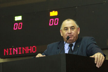 Nininho apresenta projeto para homenagear ministro do STF