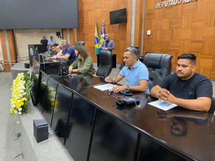 Deputado Dilmar Dal Bosco em reunião com balseiros e prefeito de Peixoto de Azevedo