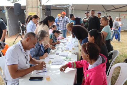 Centenas de moradores do São João Del Rey e bairros circunvizinhos participaram da ação social
