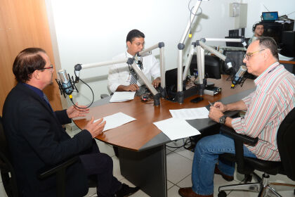 Deputado Pedro Satélite em entrevista para a rádio Assembleia