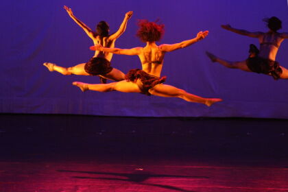 Começa hoje mostra de dança no Teatro Zulmira Canavarros