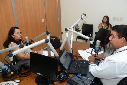 Dra. Camila Santos em entrevista na rádio AL