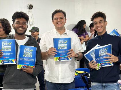O deputado visitou o cursinho
