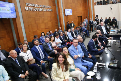 Várias autoridades prestigiaram a solenidade.Foto: JLSIQUEIRA/ALMT
