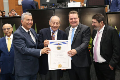 Ricarte de Freitas, deputado estadual por dois mandatos na década de 1990 e federal por três, foi um dos homenageados.