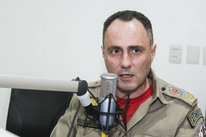 Comandante Rodrigues do Corpo de Bombeiros na Rádio Assembleia