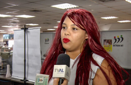Karoline Mendes, de 23 anos, tirou sua primeira habilitação gratuitamente.Foto: Reprodução/TVAL