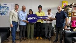 Rosário Oeste recebe motoniveladora para reforçar infraestrutura rural