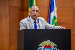 Banheiros da Escola Tancredo Neves são reformados após articulação do deputado Juca do Guaraná