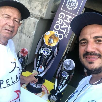 Cláudio com o filho Poli Kiesque que é coordenador geral da competição do Peladão
