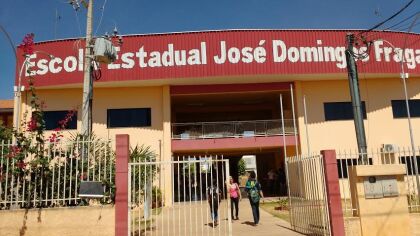 Zé Domingos indica construção de quadra poliesportiva