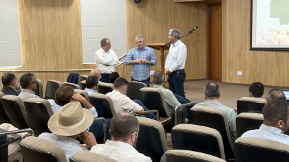 Deputado Dilmar Dal Bosco palestrando sobre a sunicultura e perspectivas, em Campo Grande, Mato Grosso do Sul