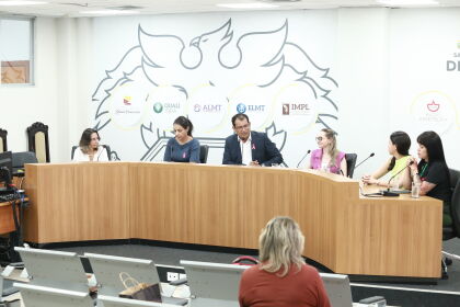 No "Outubro Rosa Pet", ALMT debate prevenção ao câncer de mama em animais