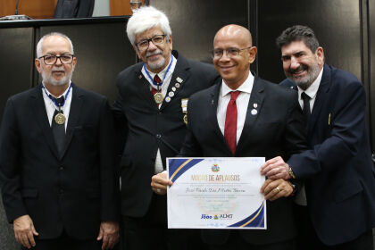Maçons são homenageados com honrarias