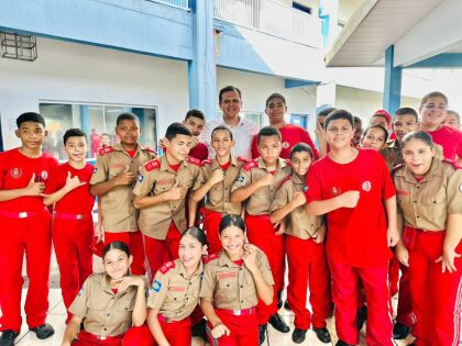 Thiago visita unidade escolar