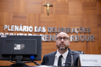 Deputado Beto Dois a Um