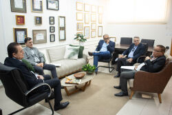 Sebastião Rezende se reúne com Gideões Internacionais para discutir projeto sobre distribuição de Bíblias em escolas