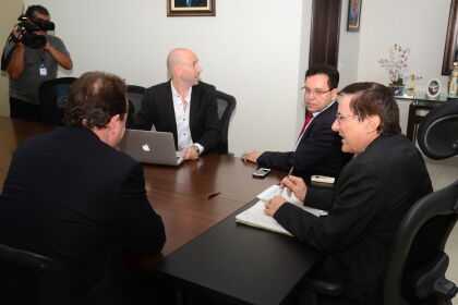 Deputados Botelho e Max Russi reunidos com o presidente do TCE Waldir Teiss 