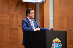 Deputado cobra detectores de metal e inspetores de pátio nas escolas