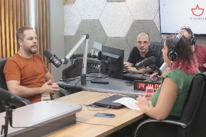 Programa Expresso 89 recebe Thales de Paiva que fala sobre o show da orquestra CirandaMundo