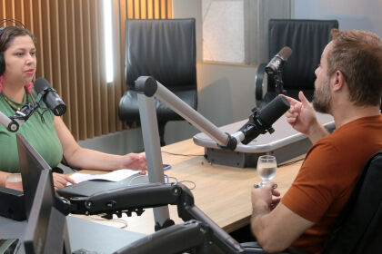 Programa Expresso 89 recebe Thales de Paiva que fala sobre o show da orquestra CirandaMundo