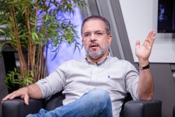 Deputado Paulo Araújo homenageia pacientes e voluntários da AAPOC em sessão solene da ALMT, nesta terça-feira (25)