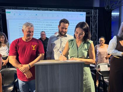 Deputado Dilmar Dal Bosco durante assinatura de lançamento do Programa Habitacional 