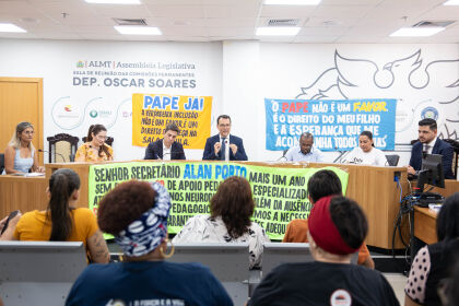 Convocação do Secretário de Educação, para esclarecimentos sobre contratações na Rede Estadual de Ensino no ano letivo de 2026