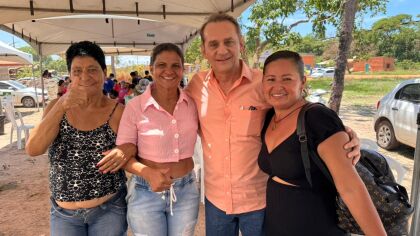 Wilson Santos com os moradores do Jardim Esperança 2