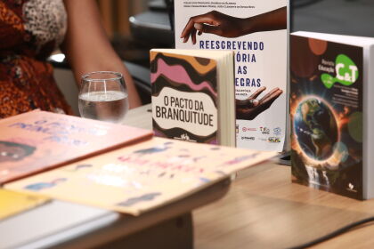 Lugar de Mulher recebe Julliane Caju