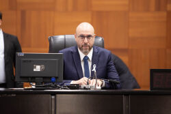 Deputado Beto Dois a Um