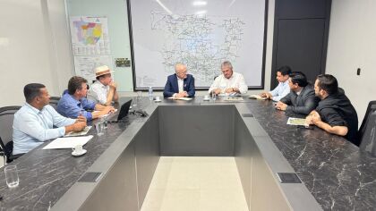 Deputado Dilmar Dal Bosco em reunião com vice-governador Otaviano Pivetta, prefeito de Sinop, Roberto Dorner e vereadores