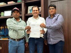 Porto Estrela conquista primeira ambulância UTI após articulação política do deputado Chico Guarnieri