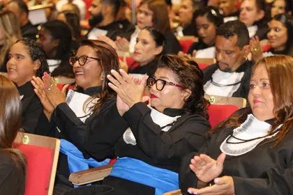 Professores transformam vidas e ajudam trabalhadores a realizar sonhos
