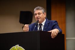 Moretto detalha projetos de estradas do oeste de Mato Grosso em entrevista à rádio de Pontes e Lacerda