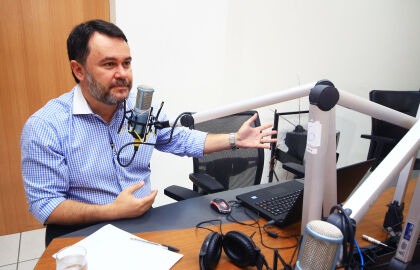 Rádio Assembléia recebe o deputado Oscar Bezerra