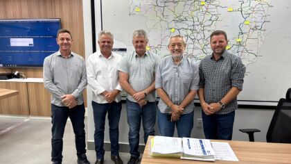 Deputado Dilmar Dal Bosco em reunião na Sinfra, com secretário Marcelo Padeiro, prefeito Rogério e Souza, de Nova Bandeirantes e Casciano Martins Reis e o vereador Helio de Novo MundoFoto: JUNIOR POYER