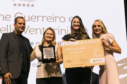 Cristiane Guerreiro e Dantielle Venturini - vencedoras do 3º lugar da categoria Reportagem em Texto.Foto: MARCOS LOPES/ALMT