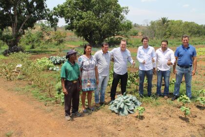 Max Russi e prefeito inauguram distribuição de água em São Pedro da Cipa