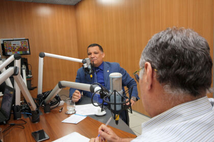 Dep. Silvano Amaral em entrevista para a Radio assembléia