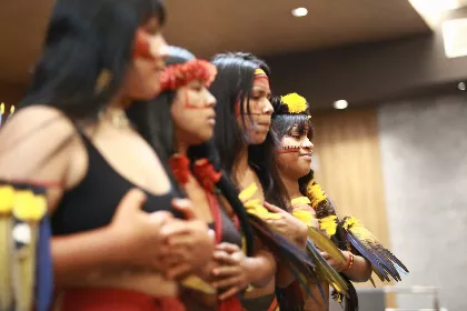 Representantes de povos indígenas participam de reunião da CST, na Assembleia Legislativa de Mato Grosso.