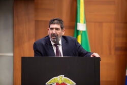 Deputado cobra ampliação do teste do pezinho na saúde pública estadual