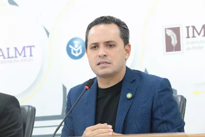 Diego Guimarães está como deputado e é advogado por profissão