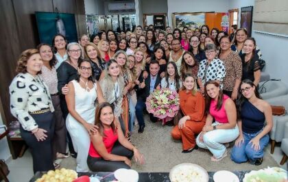 Celebração ao Dia da Mulher reúne colaboradoras no gabinete do deputado Eduardo Botelho na AL