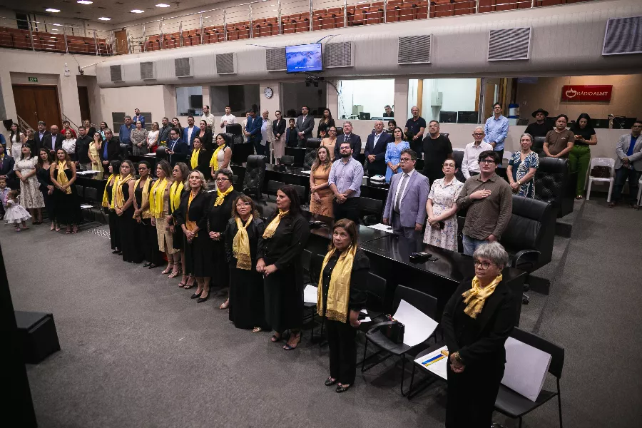 Sessão especial na ALMT homenageia personalidades com comendas, títulos e moções de aplauso