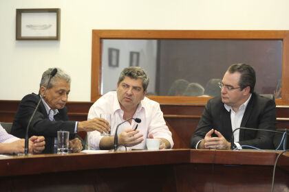 Presidente Guilherme Maluf em reunião com prefeitos e Secretário de Fazenda