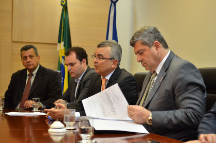 Presidente Guilherme Maluf recebe secretários do governo