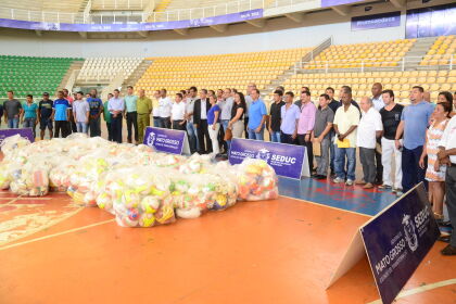Com apoio dos parlamentares, kits esportivos são entregues a 66 cidades de MT 