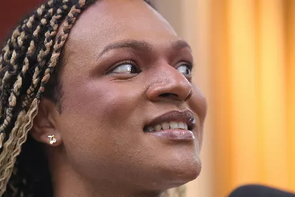 Lugar de Mulher fala do combate à discriminação racial com Lupita Amorim