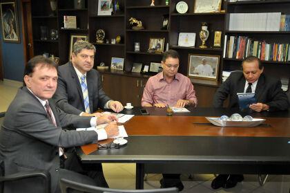 Presidente da ALMT Guilherme Maluf em reunião com Presidente do TCE Antonio Joaquim